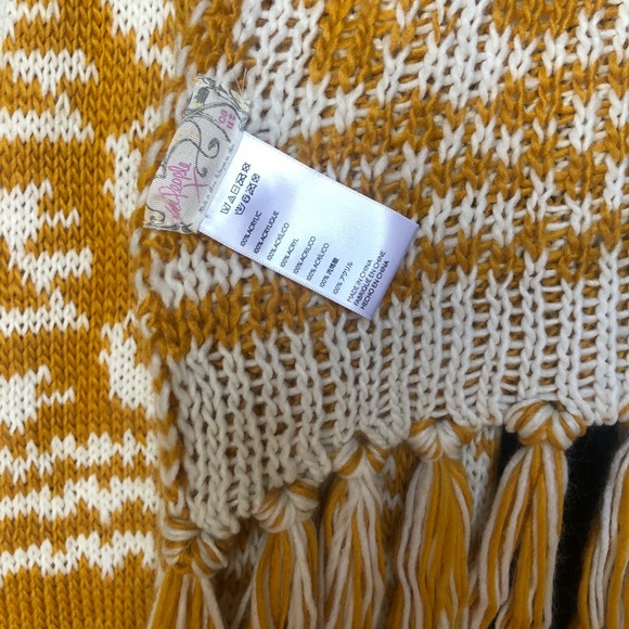 NWOT FREE PEOPLE MILE HIGH PRINT FRINGE KNIT SCARF - Picture 8 of 8